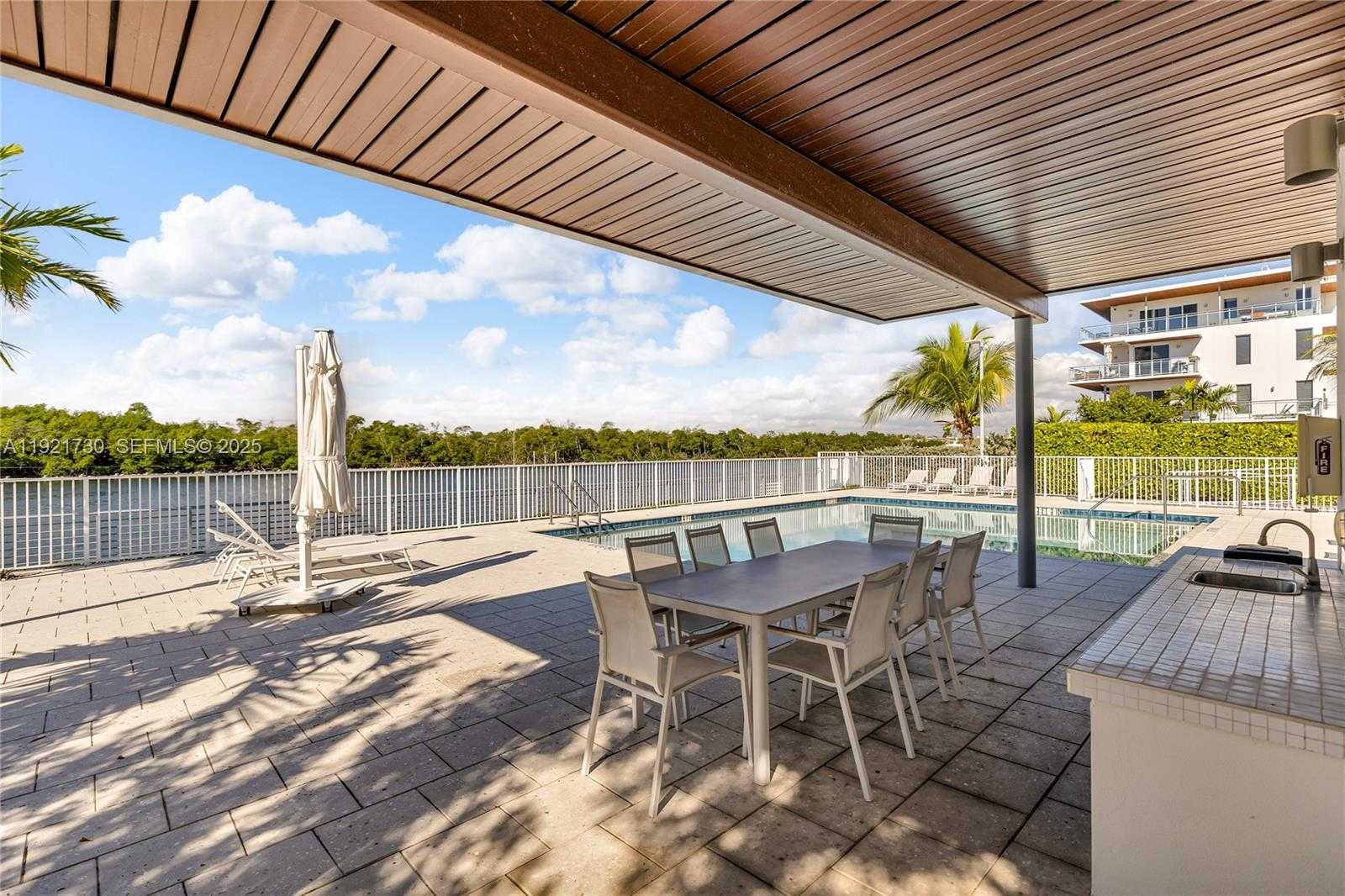 Imagen de Pequeño Objeto