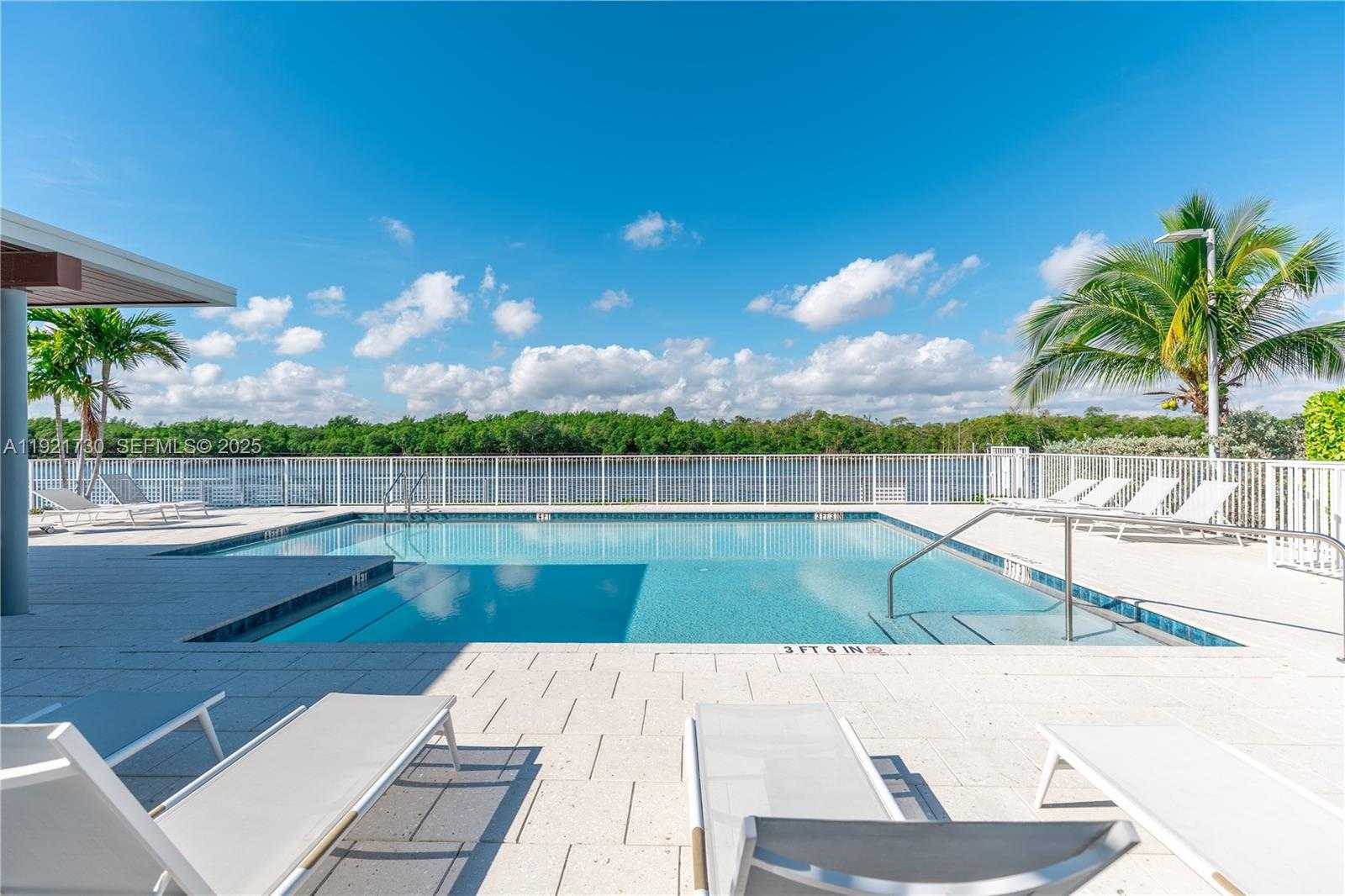 Imagen de Pequeño Objeto