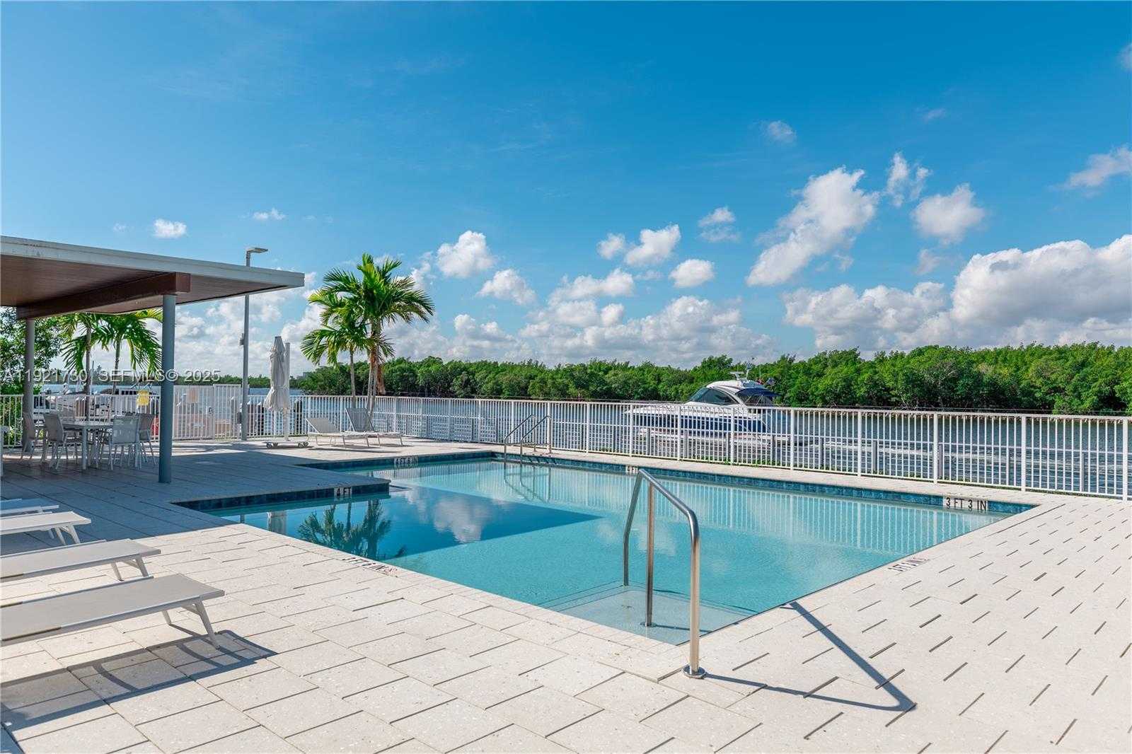 Imagen de Pequeño Objeto