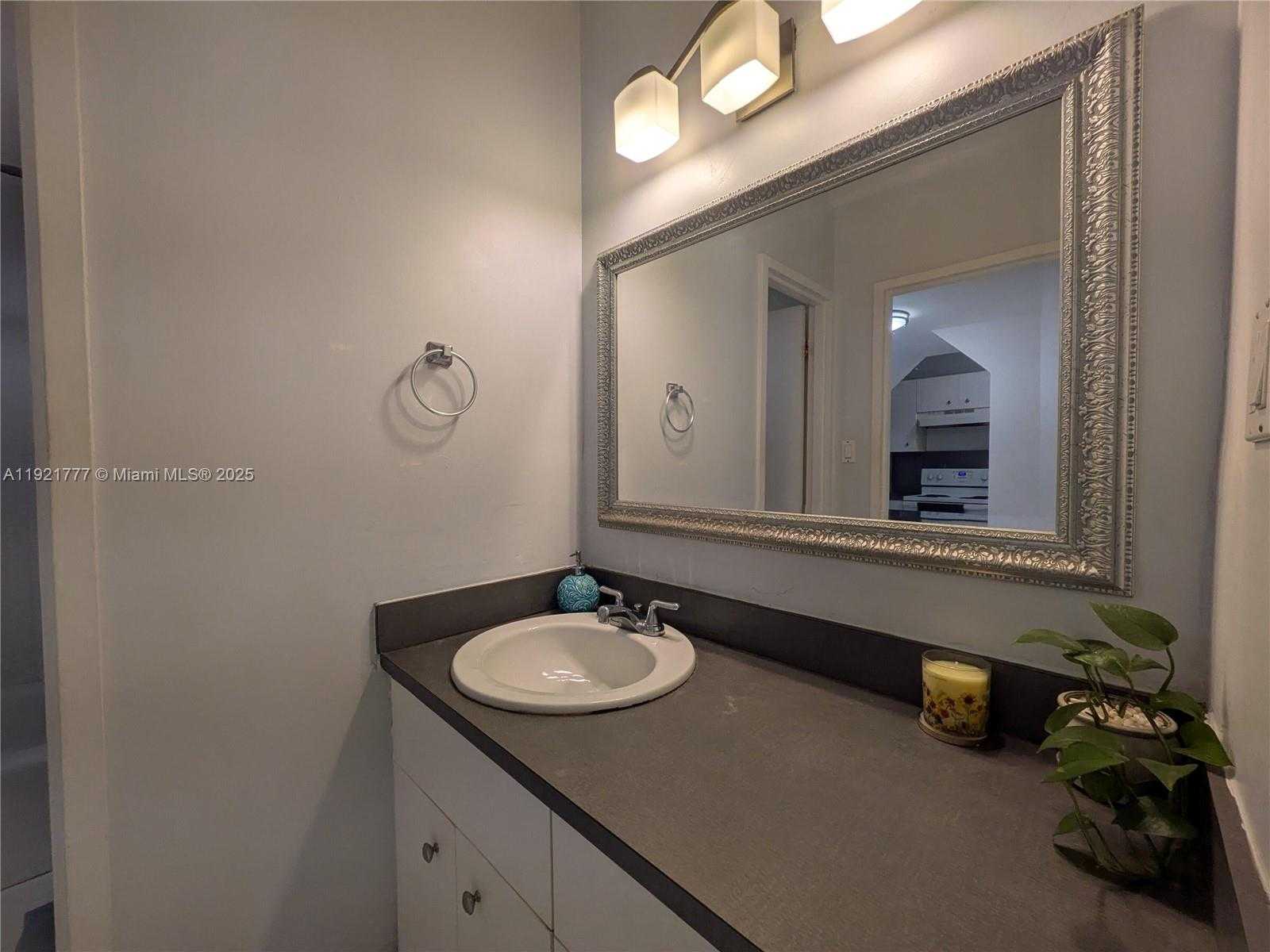 Small Image of 100 LINCOLN RD #904, Miami Beach Number 9