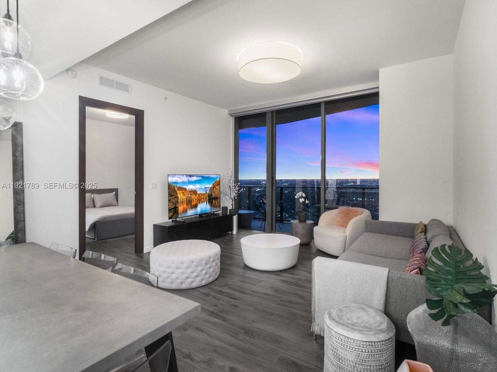 Small Image of 1000 BRICKELL PLZ #PH5706, Miami Number 4