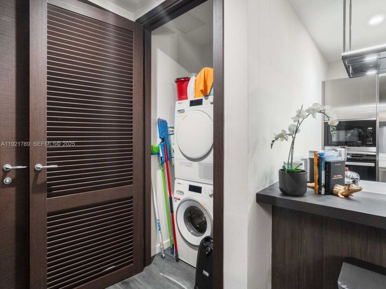 Small Image of 1000 BRICKELL PLZ #PH5706, Miami Number 9