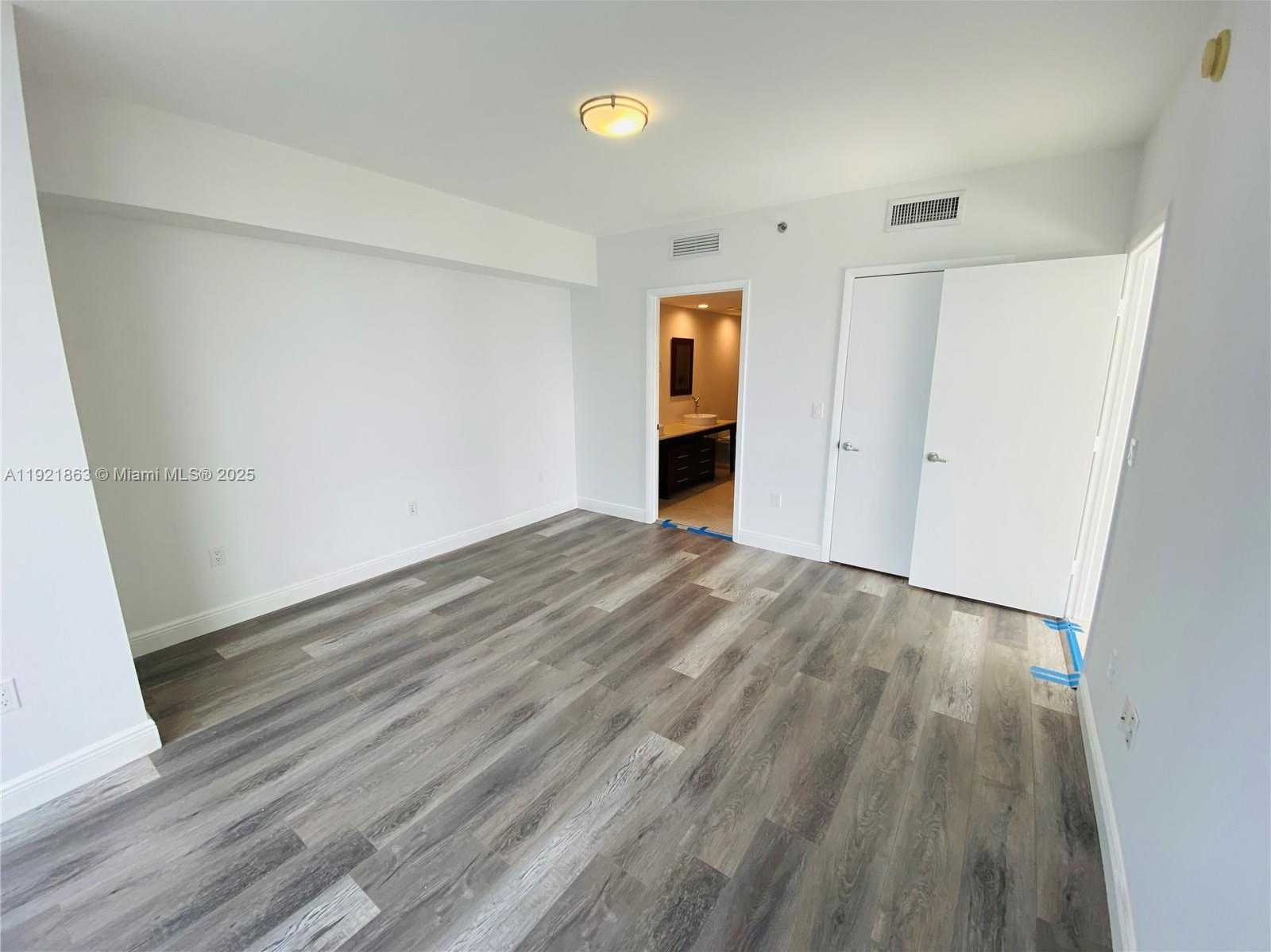 Small Image of 475 BRICKELL AVE #3715, Miami Number 10