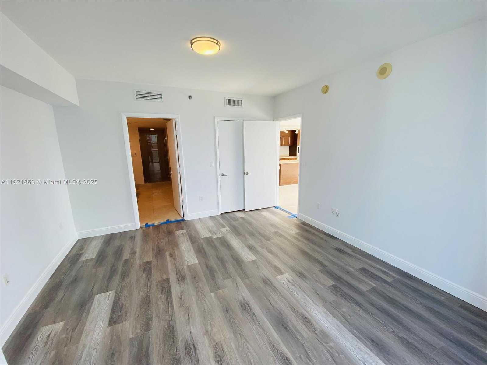 Small Image of 475 BRICKELL AVE #3715, Miami Number 11