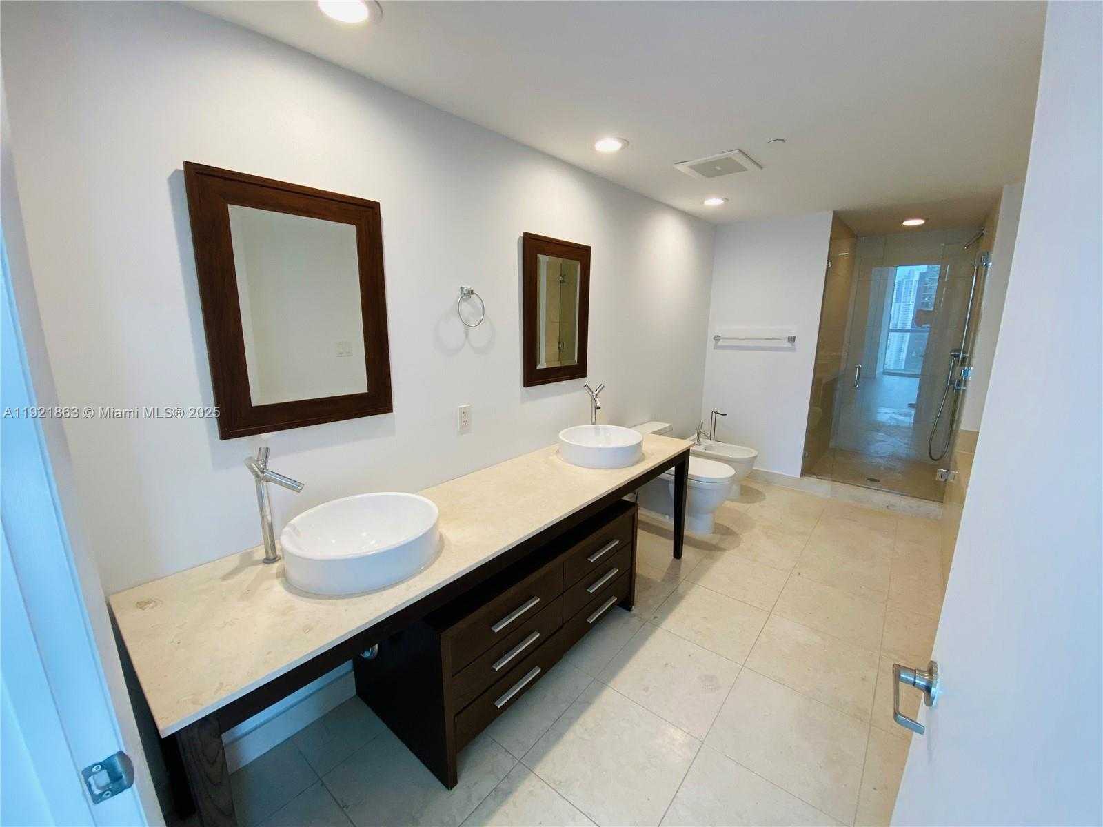 Small Image of 475 BRICKELL AVE #3715, Miami Number 12