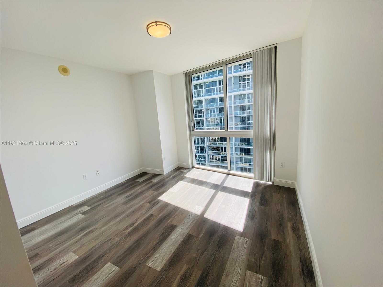 Small Image of 475 BRICKELL AVE #3715, Miami Number 9