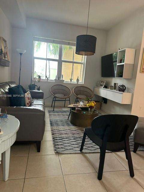 Small Image of Doral Number 2