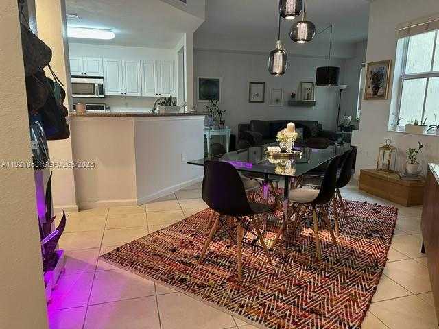 Small Image of Doral Number 4