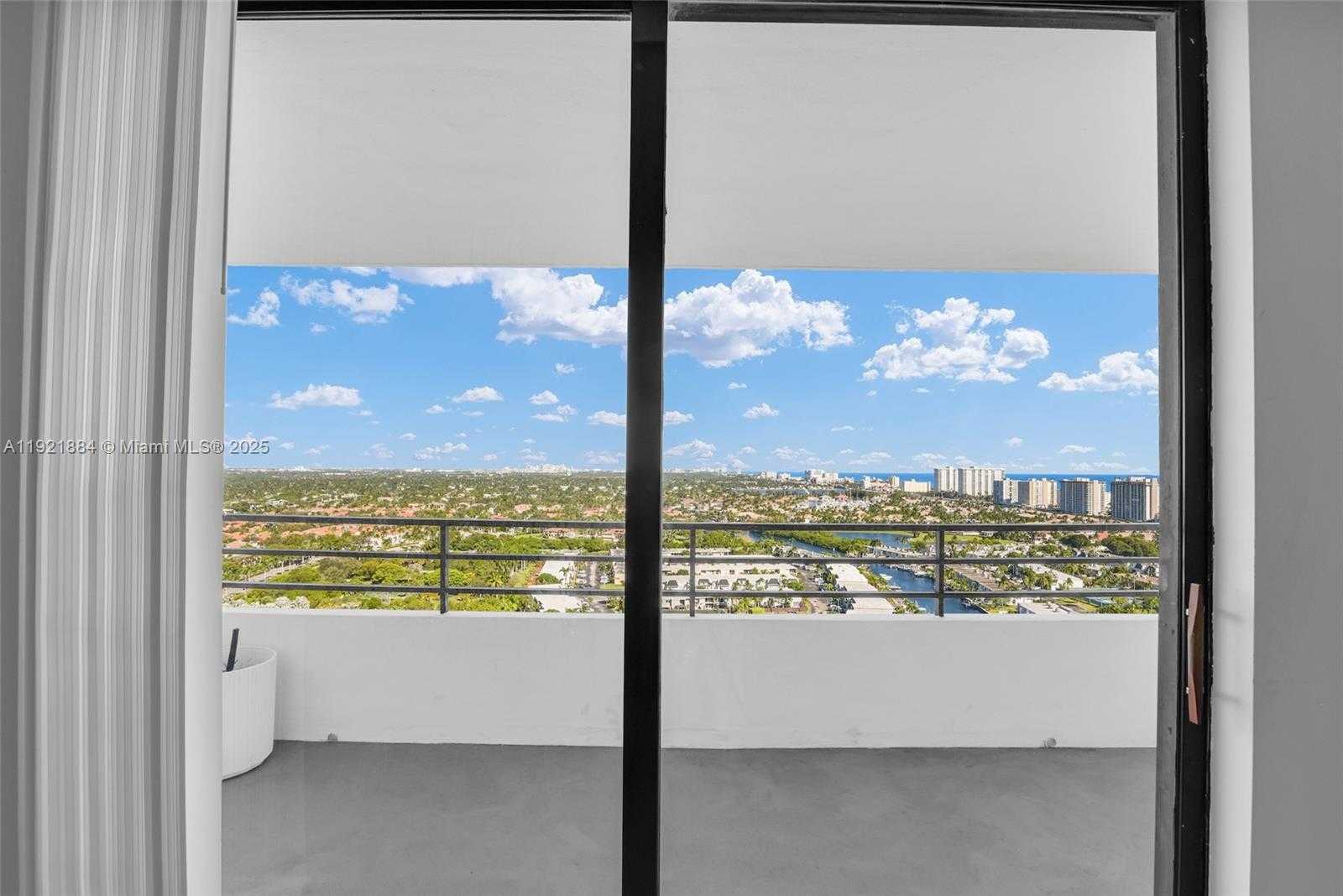 Small Image of 2500 PARKVIEW DR #2411, Hallandale Beach Number 26