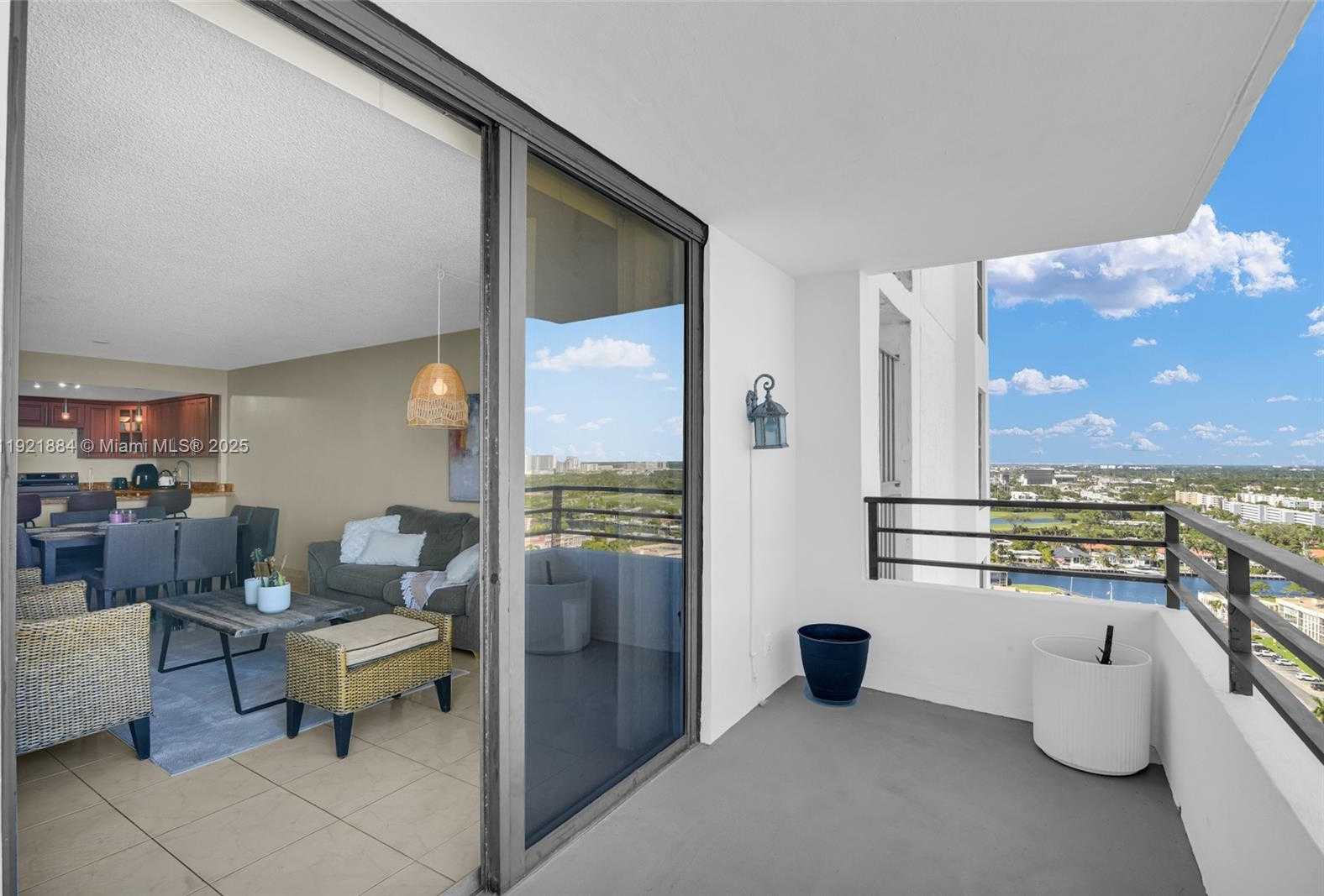 Small Image of 2500 PARKVIEW DR #2411, Hallandale Beach Number 32
