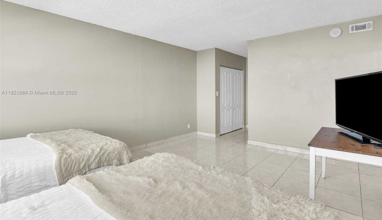 Small Image of 2500 PARKVIEW DR #2411, Hallandale Beach Number 37