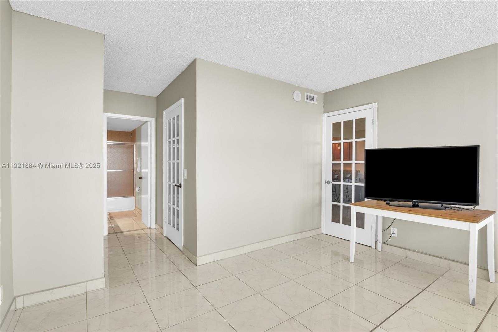 Small Image of 2500 PARKVIEW DR #2411, Hallandale Beach Number 38