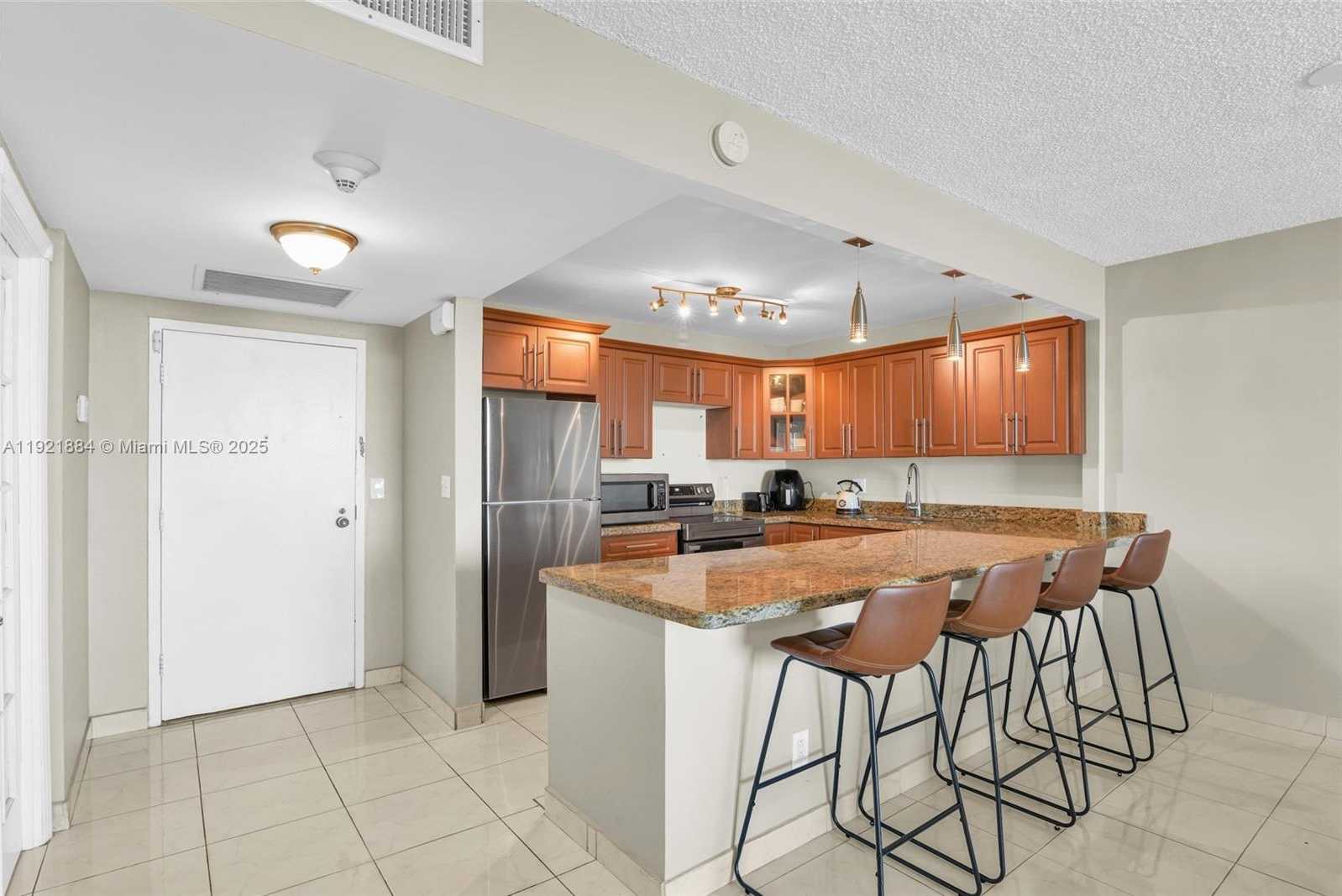 Small Image of 2500 PARKVIEW DR #2411, Hallandale Beach Number 5