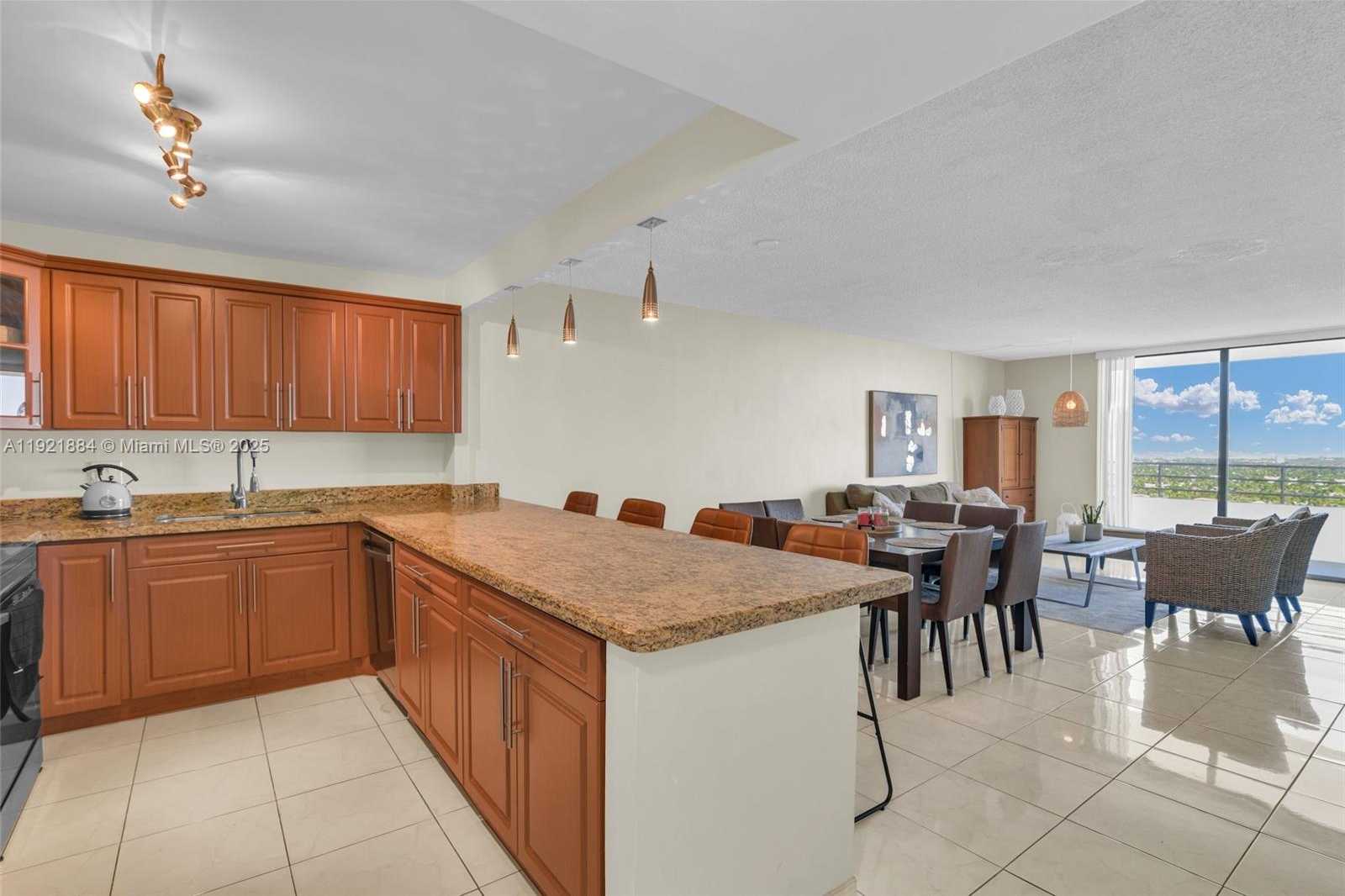 Small Image of 2500 PARKVIEW DR #2411, Hallandale Beach Number 6