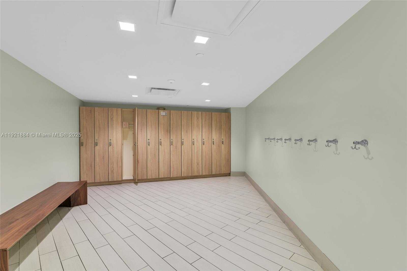 Small Image of 2500 PARKVIEW DR #2411, Hallandale Beach Number 64