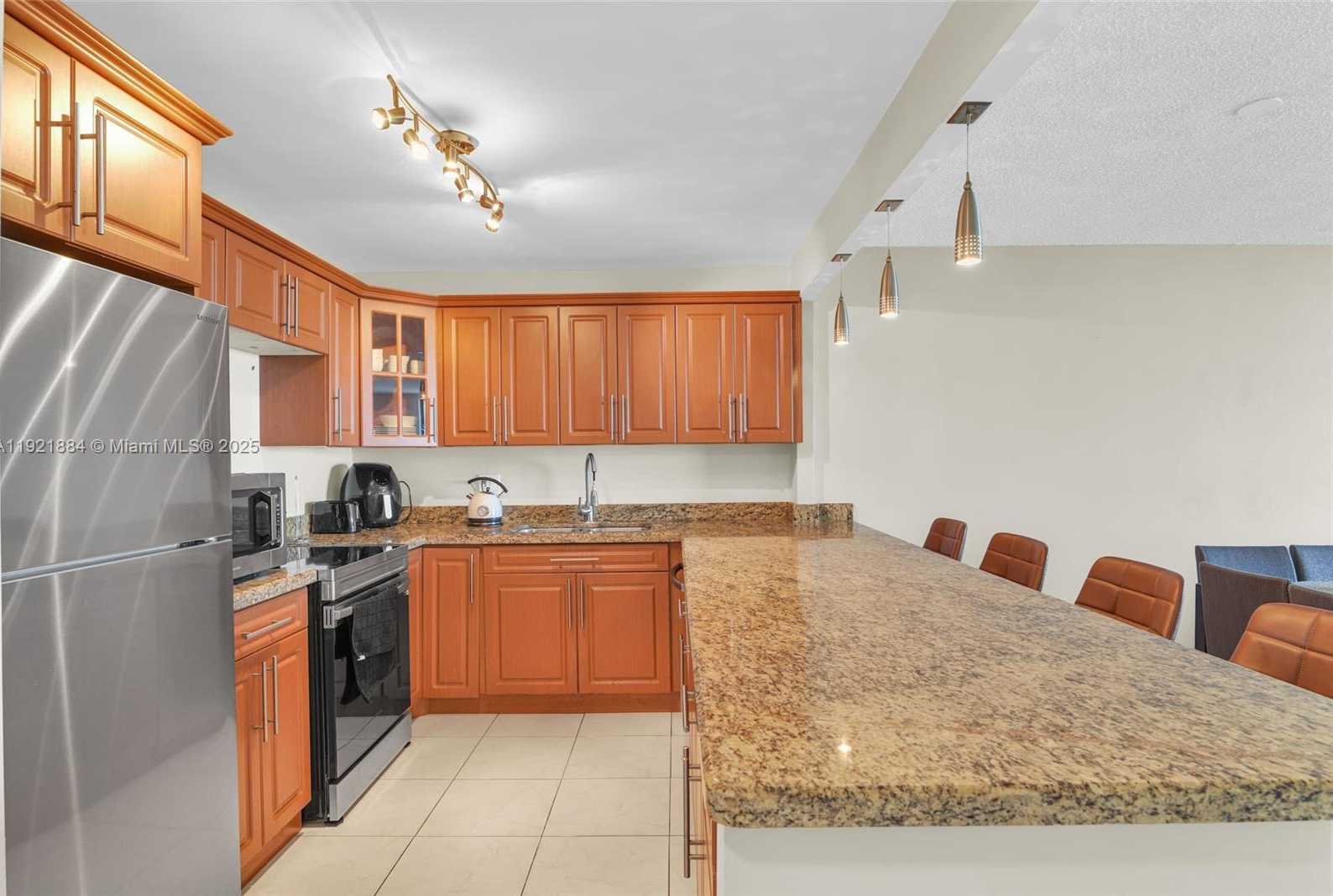 Small Image of 2500 PARKVIEW DR #2411, Hallandale Beach Number 7