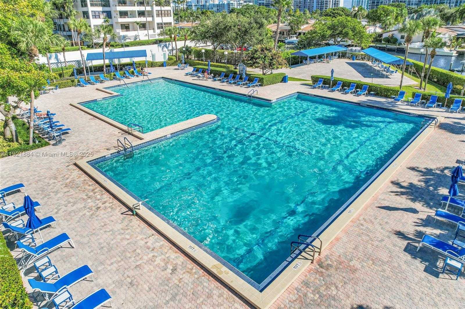 Small Image of 2500 PARKVIEW DR #2411, Hallandale Beach Number 76