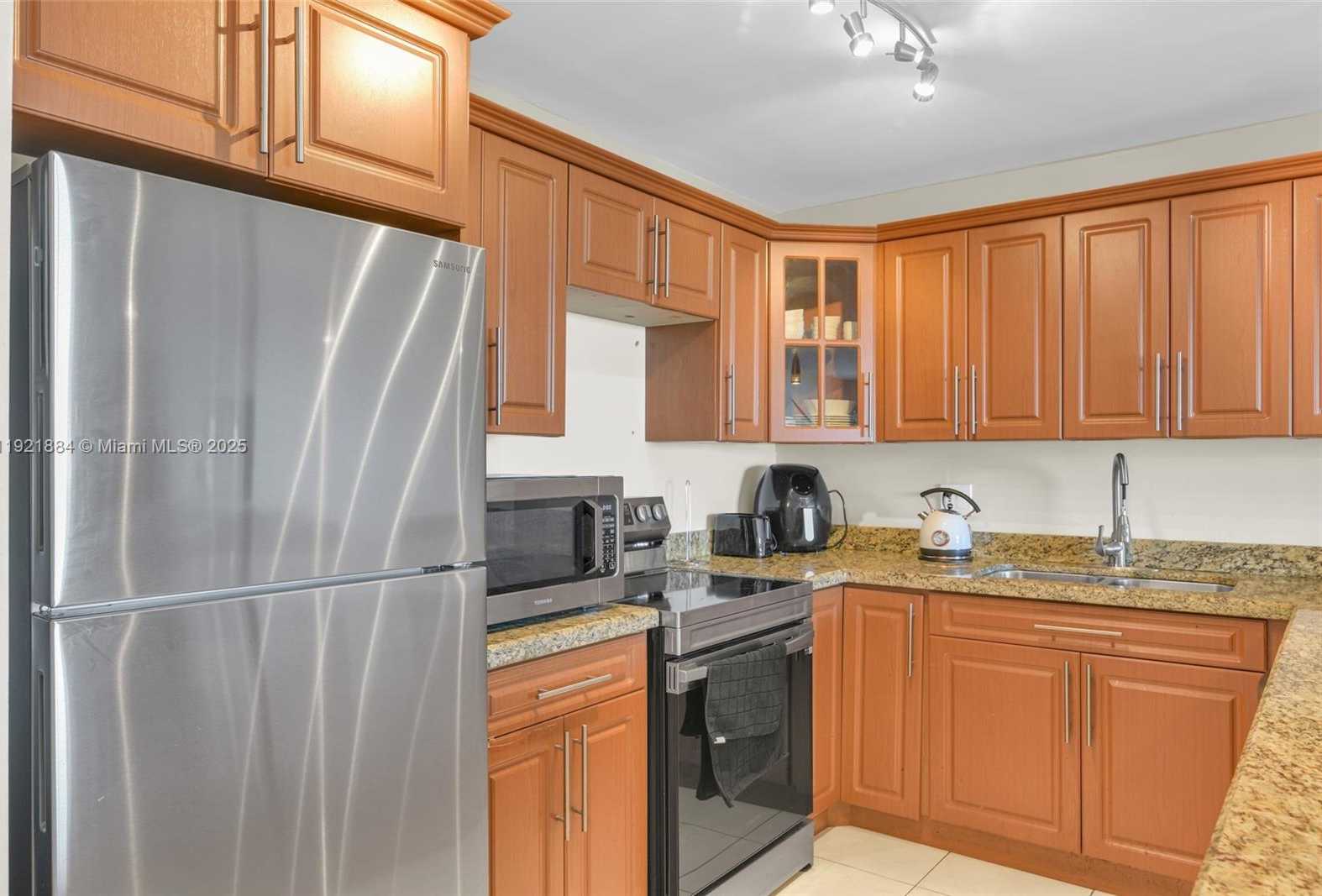 Small Image of 2500 PARKVIEW DR #2411, Hallandale Beach Number 9