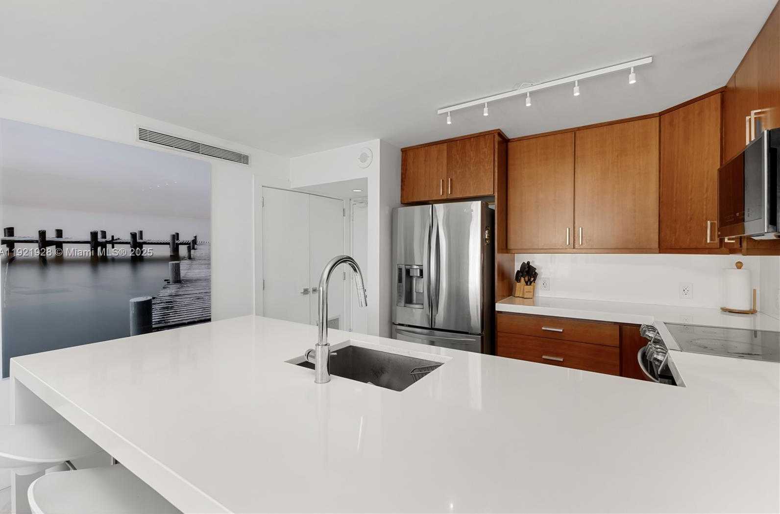 Small Image of 345 OCEAN DR #1101, Miami Beach Number 17