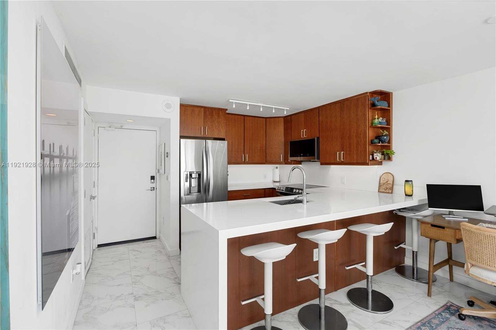 Small Image of 345 OCEAN DR #1101, Miami Beach Number 2
