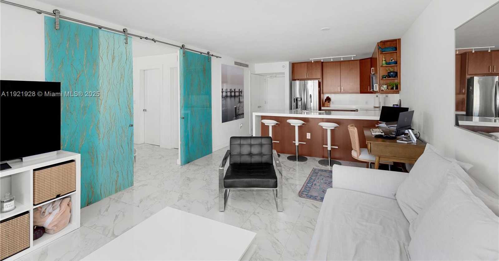 Small Image of 345 OCEAN DR #1101, Miami Beach Number 3
