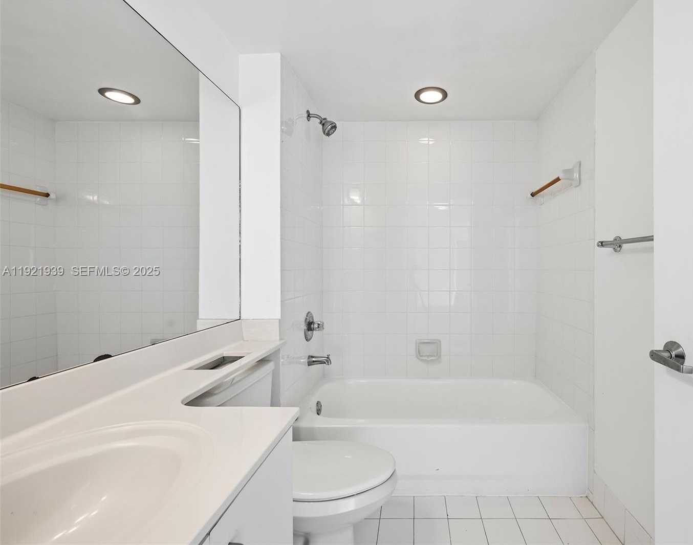 Small Image of 650 WEST AVE #2209, Miami Beach Number 11