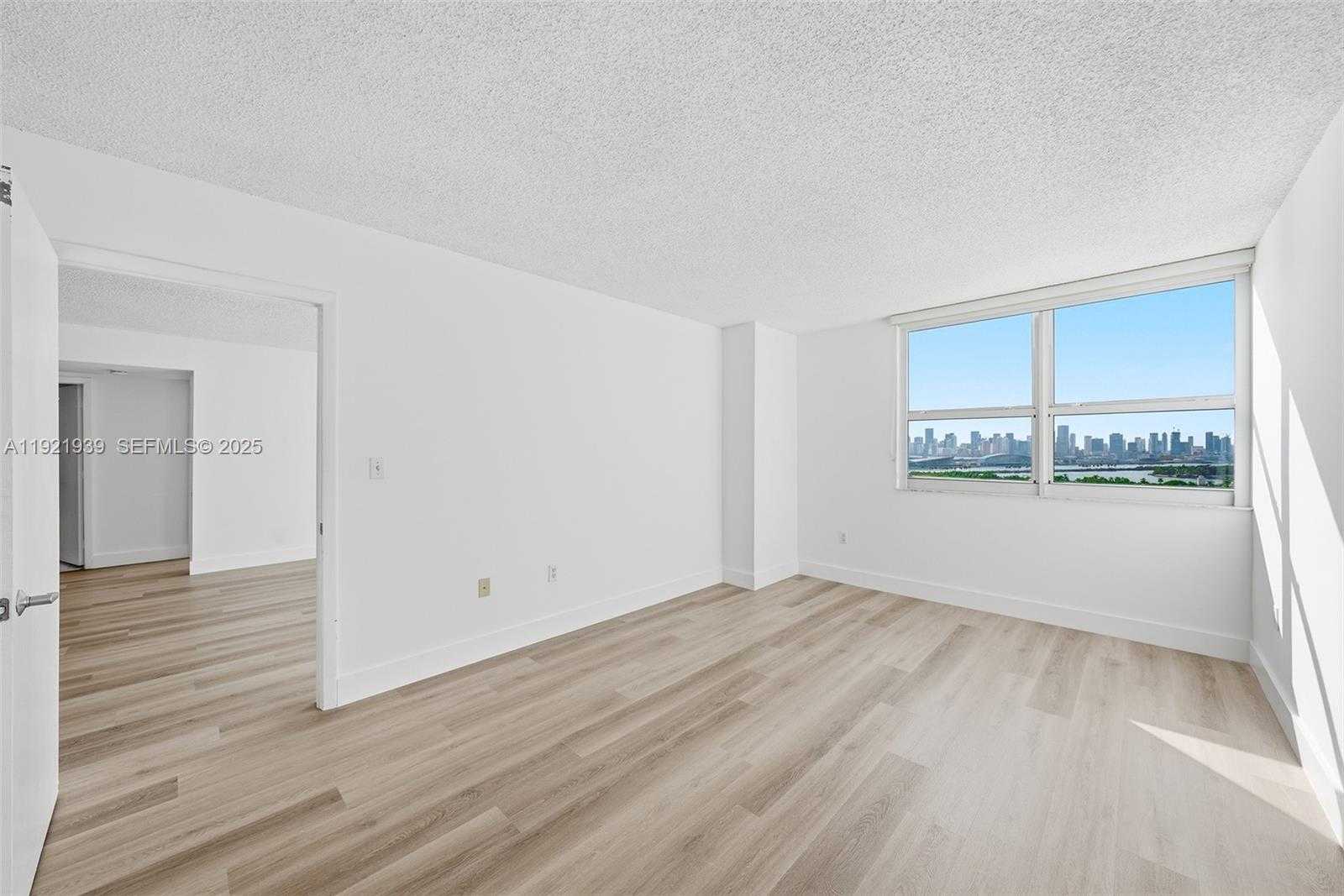 Small Image of 650 WEST AVE #2209, Miami Beach Number 12