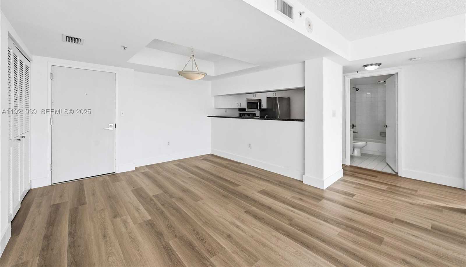 Small Image of 650 WEST AVE #2209, Miami Beach Number 13