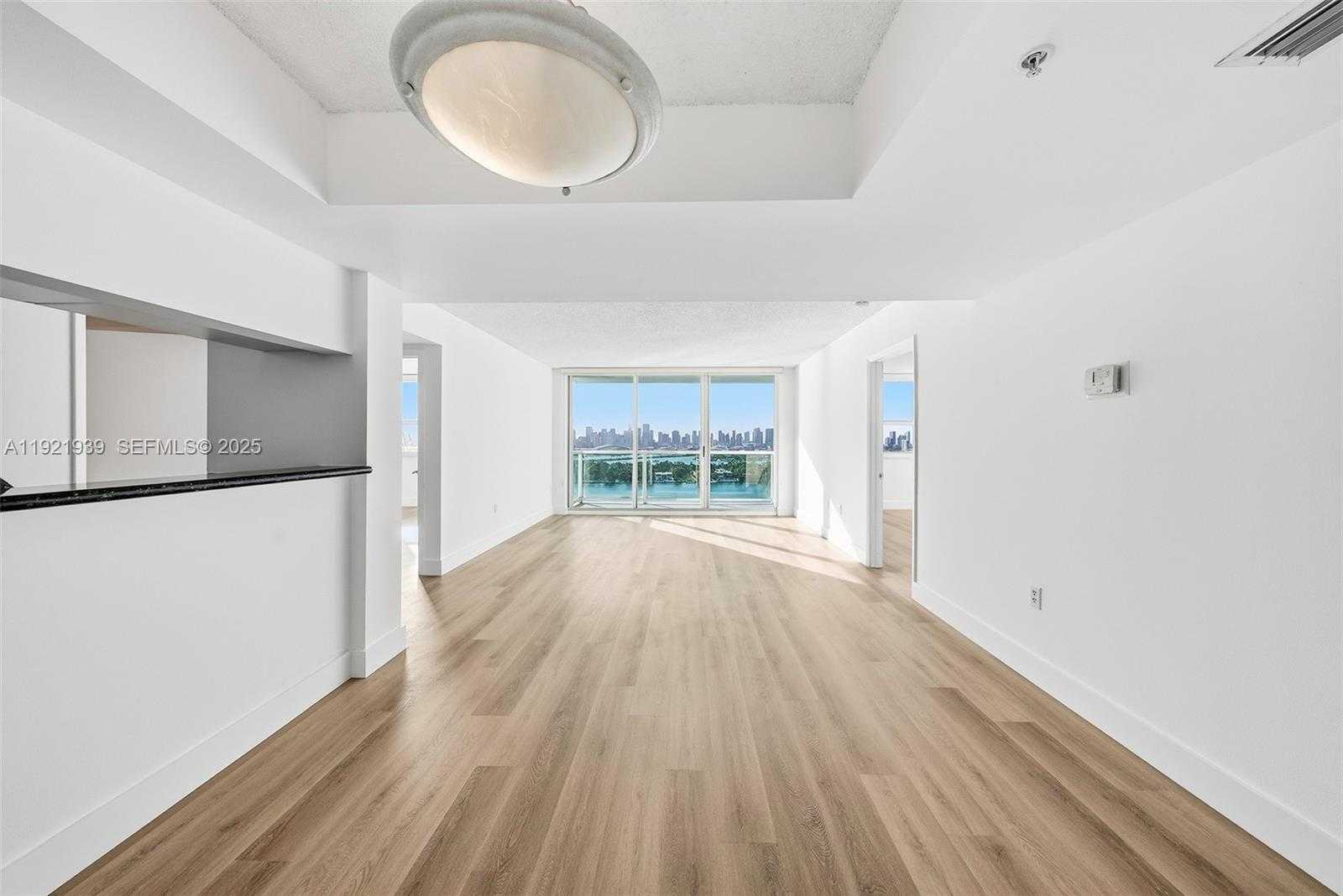 Small Image of 650 WEST AVE #2209, Miami Beach Number 2