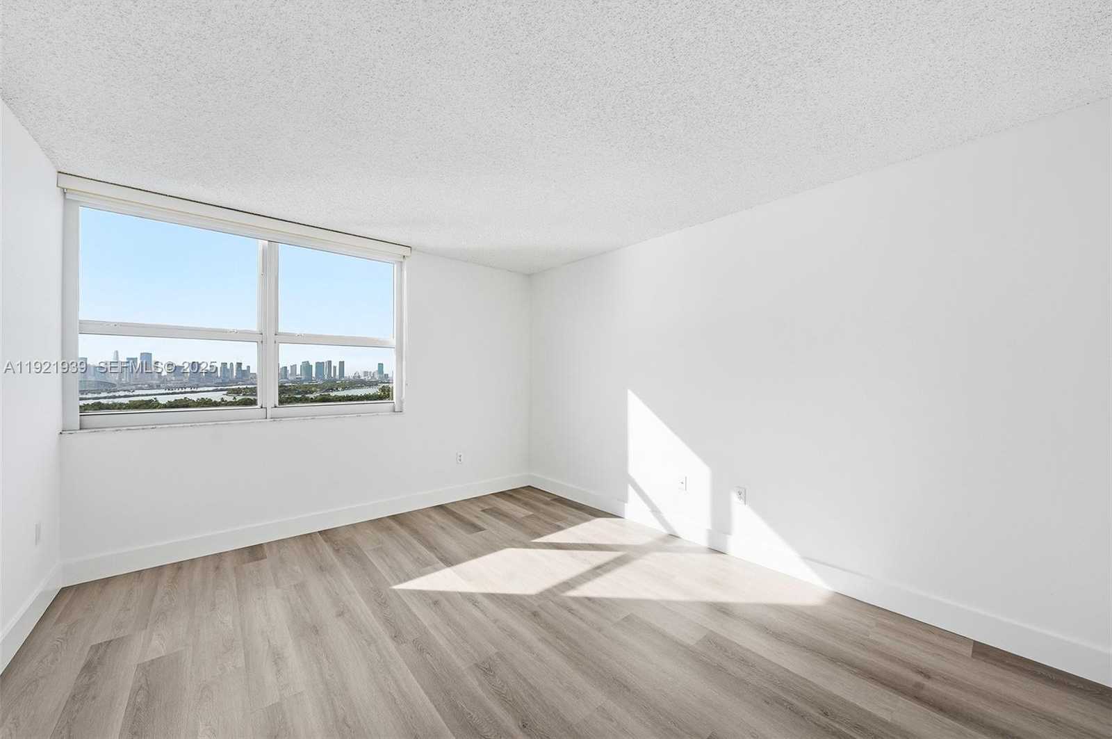 Small Image of 650 WEST AVE #2209, Miami Beach Number 29