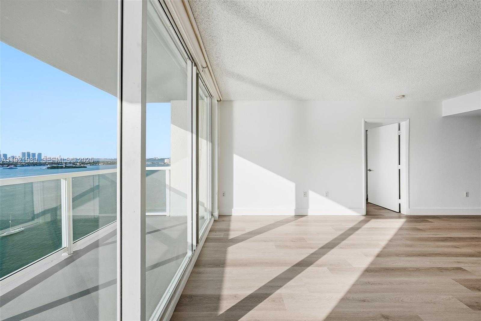Small Image of 650 WEST AVE #2209, Miami Beach Number 3