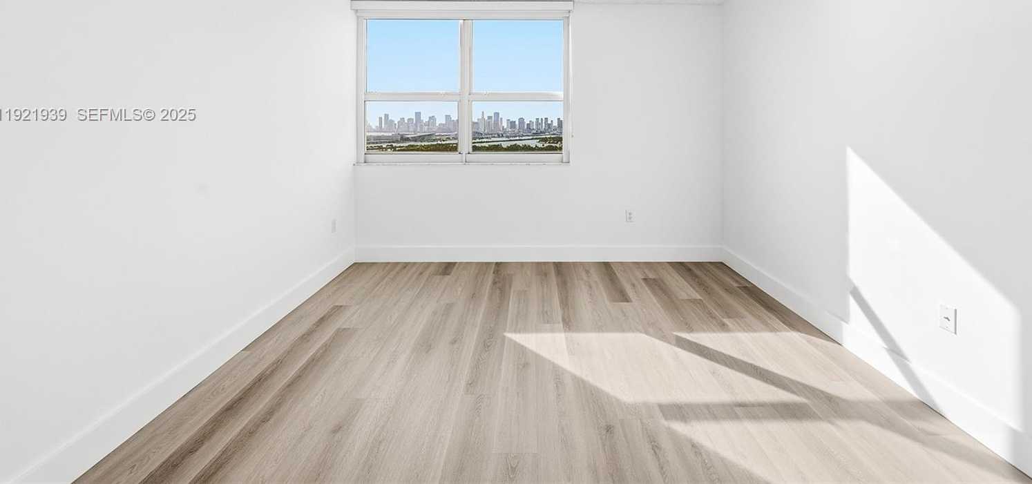 Small Image of 650 WEST AVE #2209, Miami Beach Number 30