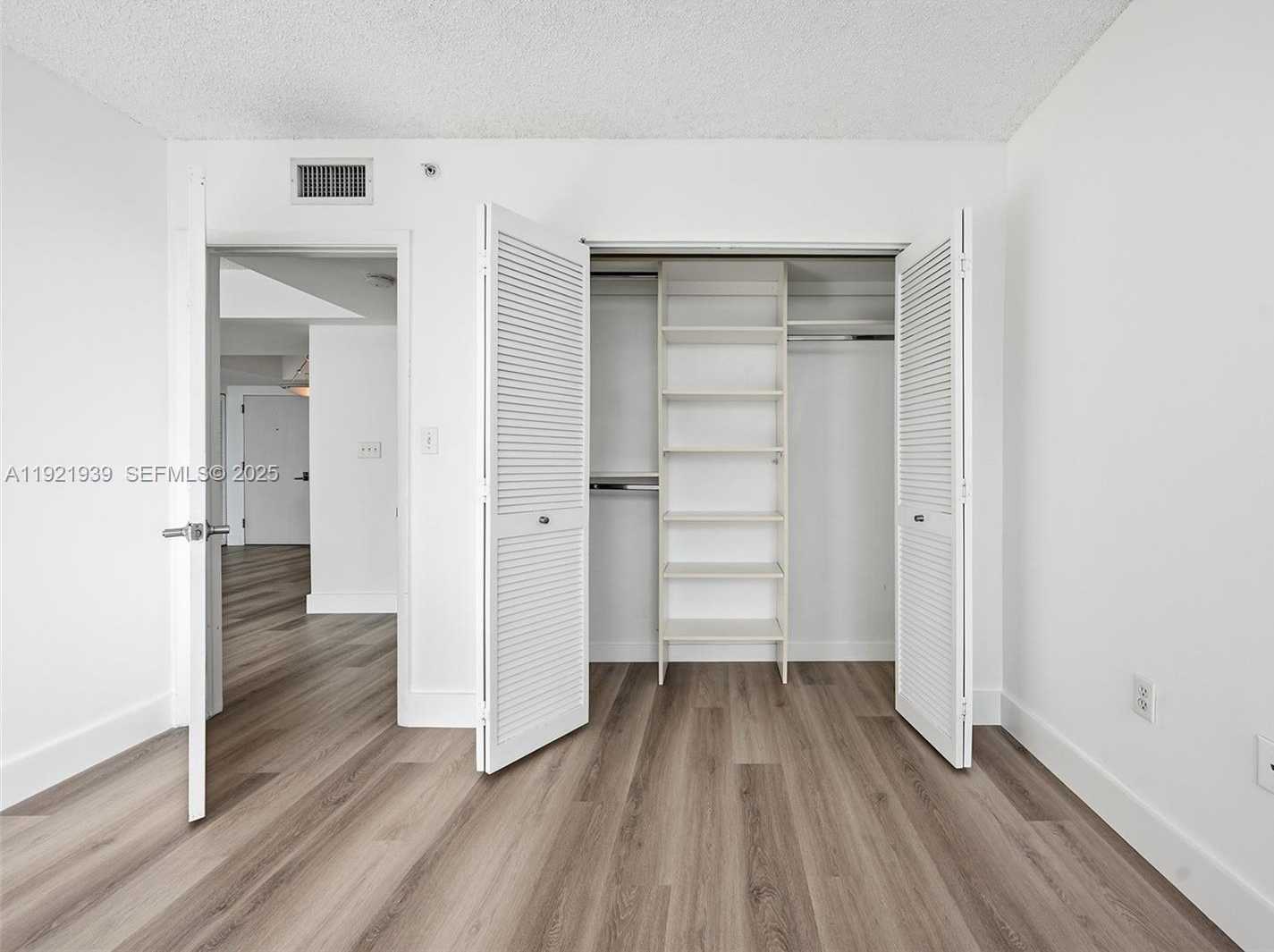 Small Image of 650 WEST AVE #2209, Miami Beach Number 33
