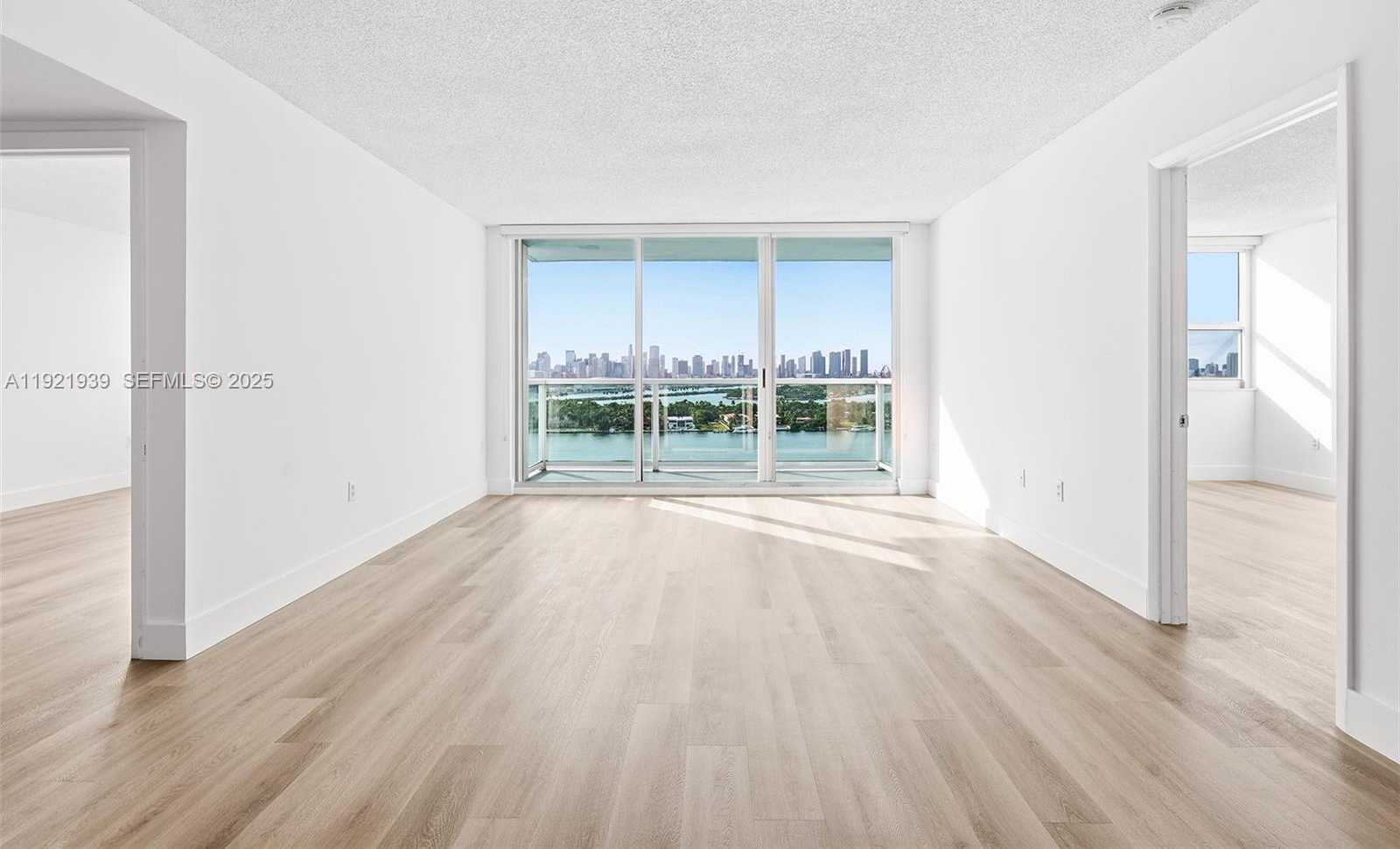 Small Image of 650 WEST AVE #2209, Miami Beach Number 4