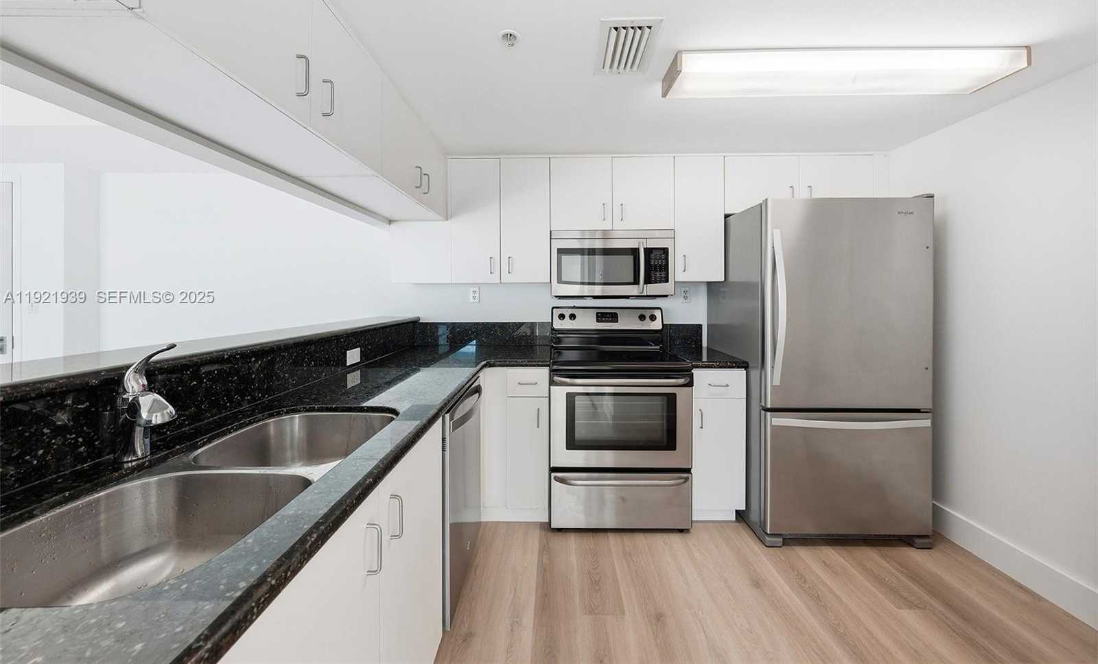 Small Image of 650 WEST AVE #2209, Miami Beach Number 9