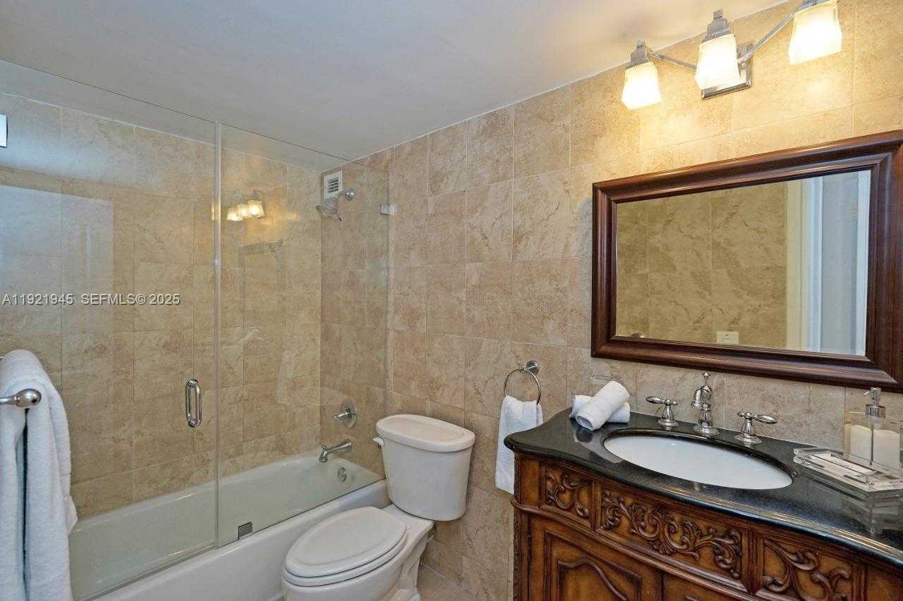 Small Image of 5601 COLLINS AVE #1516, Miami Beach Number 10