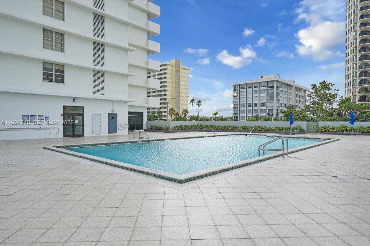 Small Image of 5601 COLLINS AVE #1516, Miami Beach Number 11