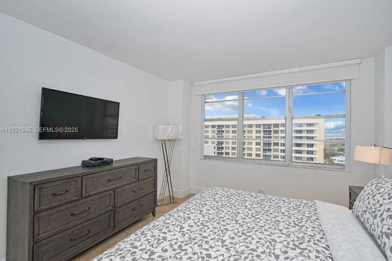 Small Image of 5601 COLLINS AVE #1516, Miami Beach Number 5