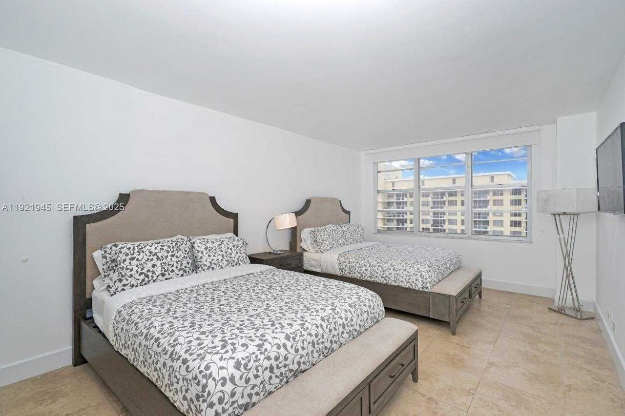 Small Image of 5601 COLLINS AVE #1516, Miami Beach Number 7