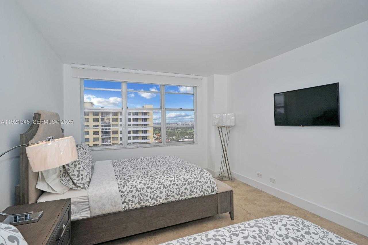 Small Image of 5601 COLLINS AVE #1516, Miami Beach Number 8