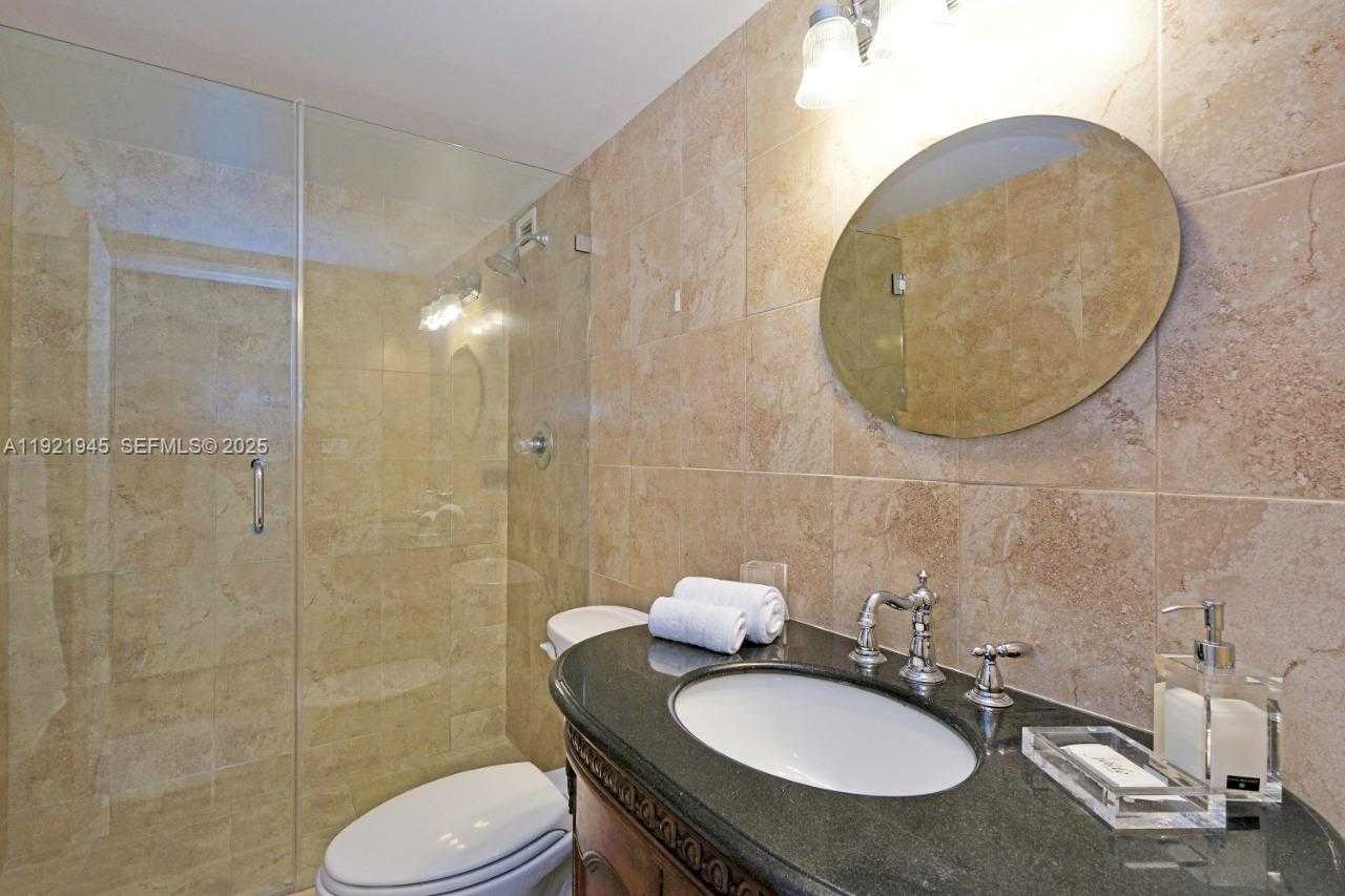 Small Image of 5601 COLLINS AVE #1516, Miami Beach Number 9