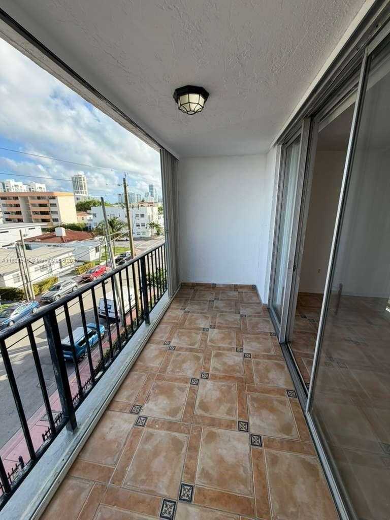 Small Image of 7850 BYRON AVE #403, Miami Beach Number 10