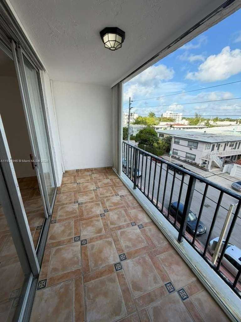 Small Image of 7850 BYRON AVE #403, Miami Beach Number 11