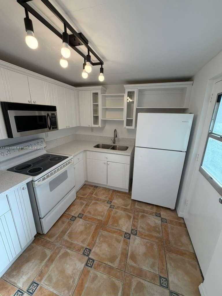 Small Image of 7850 BYRON AVE #403, Miami Beach Number 2