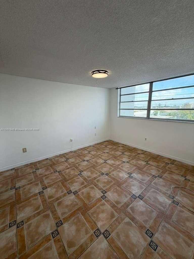 Small Image of 7850 BYRON AVE #403, Miami Beach Number 20