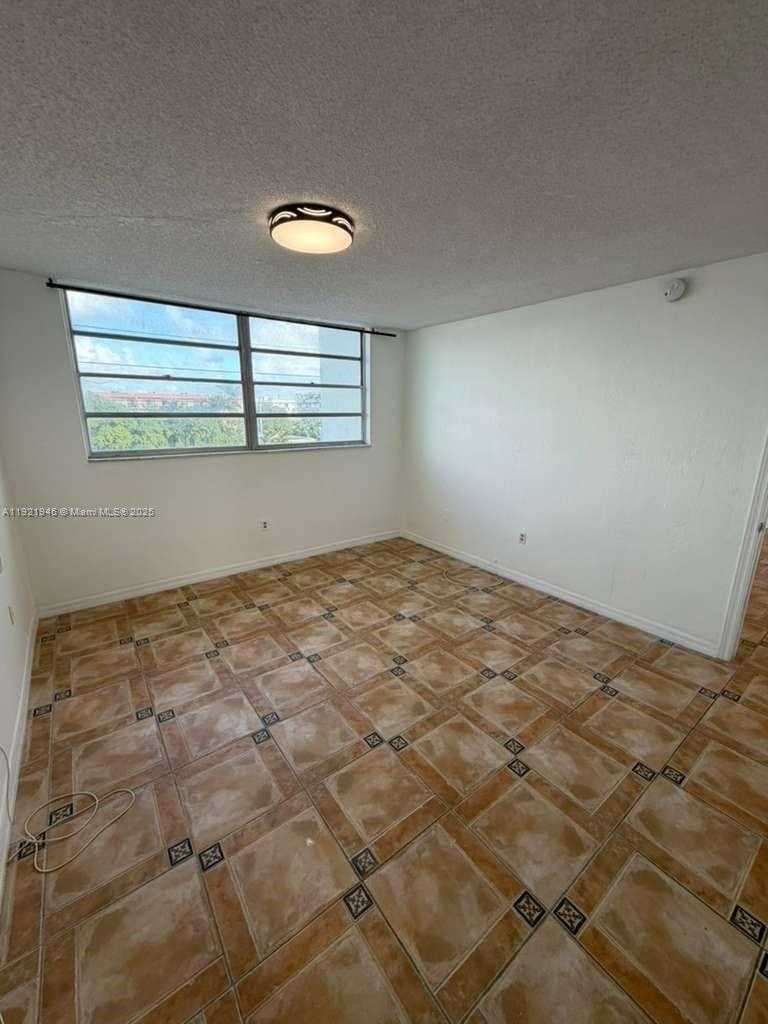 Small Image of 7850 BYRON AVE #403, Miami Beach Number 21