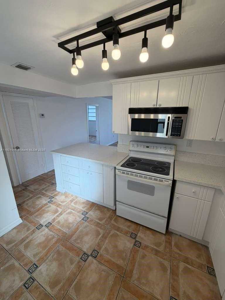 Small Image of 7850 BYRON AVE #403, Miami Beach Number 3