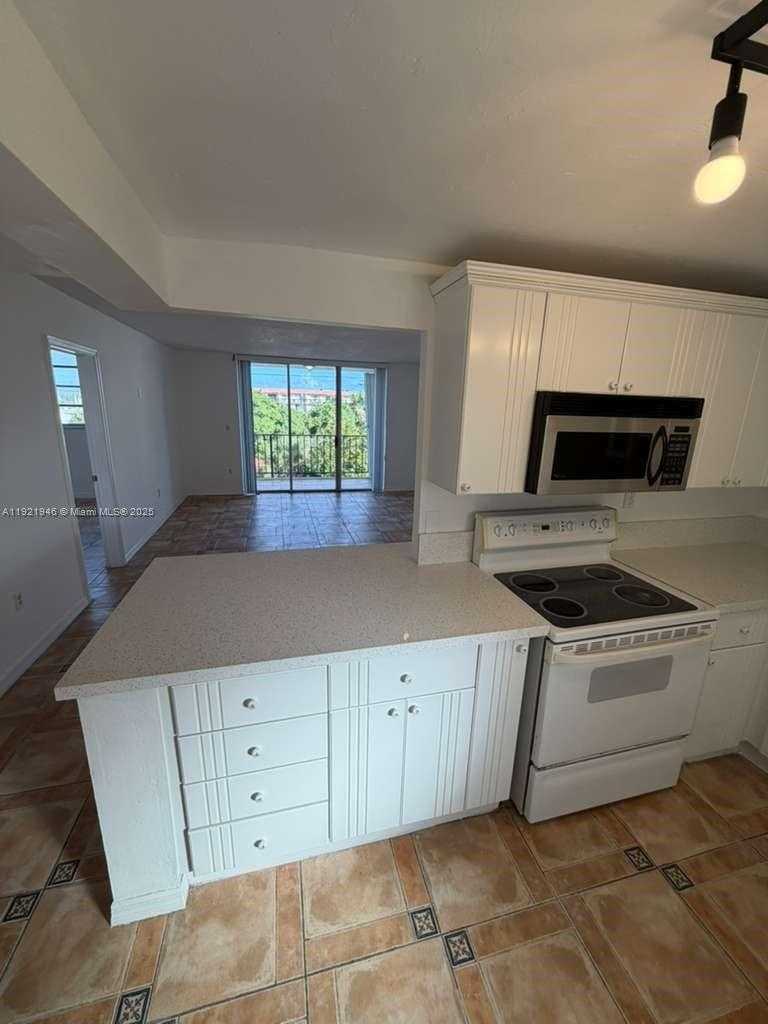 Small Image of 7850 BYRON AVE #403, Miami Beach Number 5