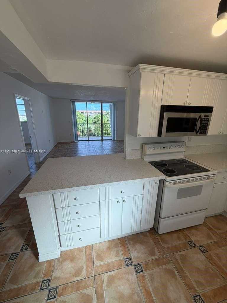 Small Image of 7850 BYRON AVE #403, Miami Beach Number 6