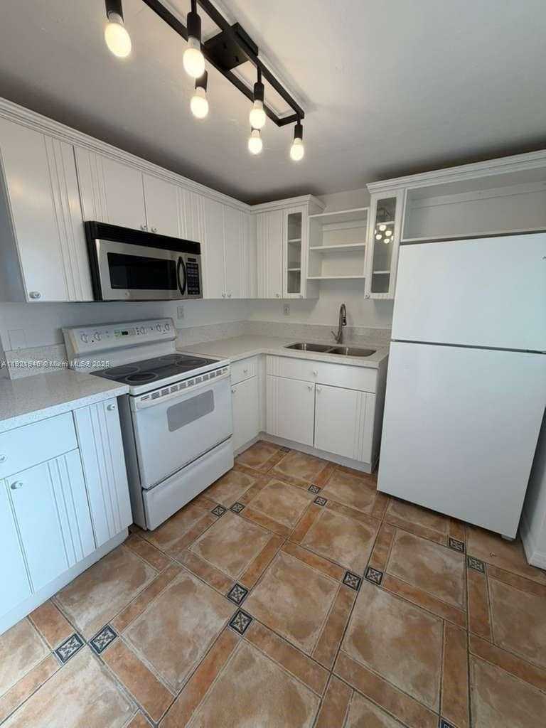 Small Image of 7850 BYRON AVE #403, Miami Beach Number 9